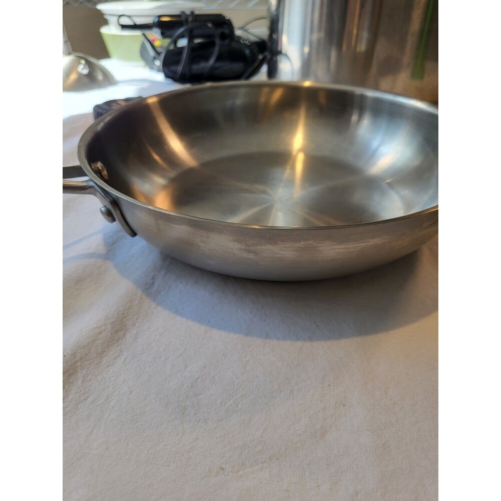 Chef's Star Skillet,  10 Inch, Good Cond With Small Dent, No Lid